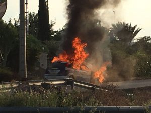 Un incendio calcina un coche de la Policía Local 